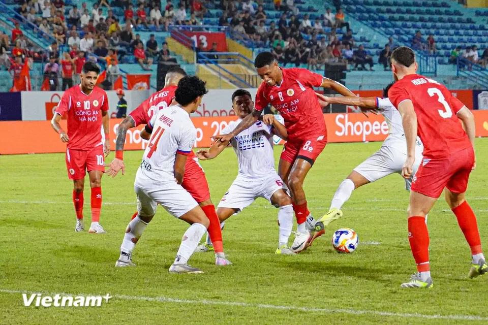 Shopee Cup 2025/26: Hậu vệ Cao Pendant Quang Vinh ghi bàn, CLB Công an Hà Nội thắng nhẹ  Cebu FC