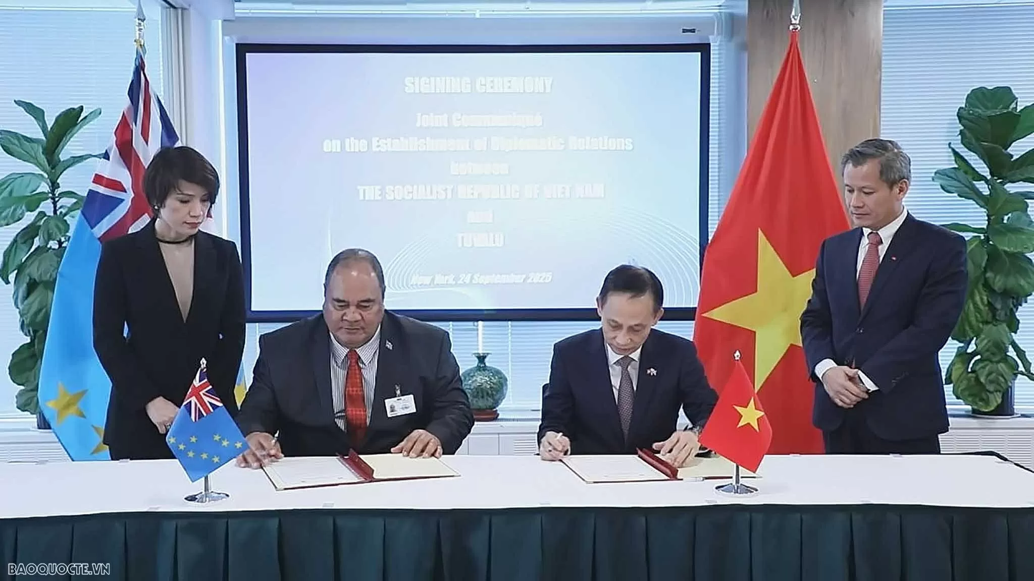 Việt Nam và Tuvalu thiết lập quan hệ ngoại giao Việt Nam và Tuvalu thiết lập quan hệ ngoại giao
