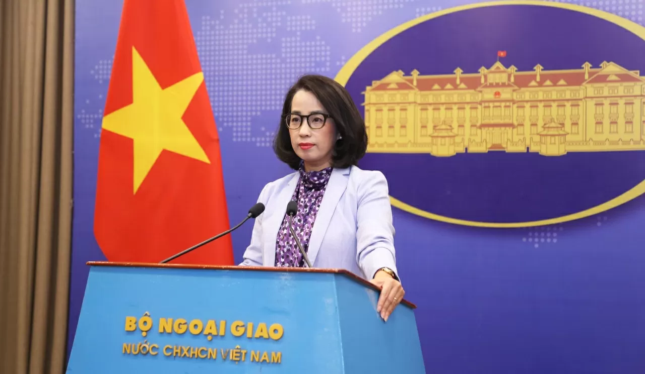 Người phát ngôn Bộ Ngoại giao Phạm Thu Hằng tại họp báo thường kỳ ngày 24/4. (Ảnh: Thành Long) Người phát ngôn Bộ Ngoại giao Phạm Thu Hằng tại họp báo thường kỳ ngày 24/4. (Ảnh: Thành Long)
