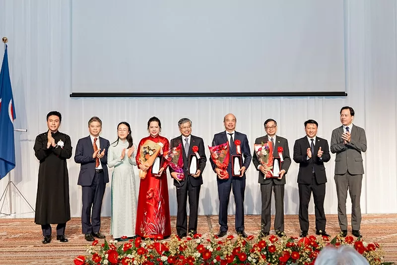 Tổng Lãnh sự quán Việt Nam ở Fukuoka tổ chức Lễ kỷ niệm 80 năm Quốc khánh và 15 năm năm thành lập Tổng Lãnh sự quán Việt Nam ở Fukuoka tổ chức Lễ kỷ niệm 80 năm Quốc khánh và 15 năm thành lập