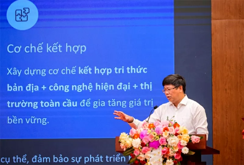PGS.TS Hoàng Hữu Hạnh – Phó Vụ trưởng Vụ Hợp tác quốc tế (Bộ Khoa học và Công nghệ) trình bày tham luận.