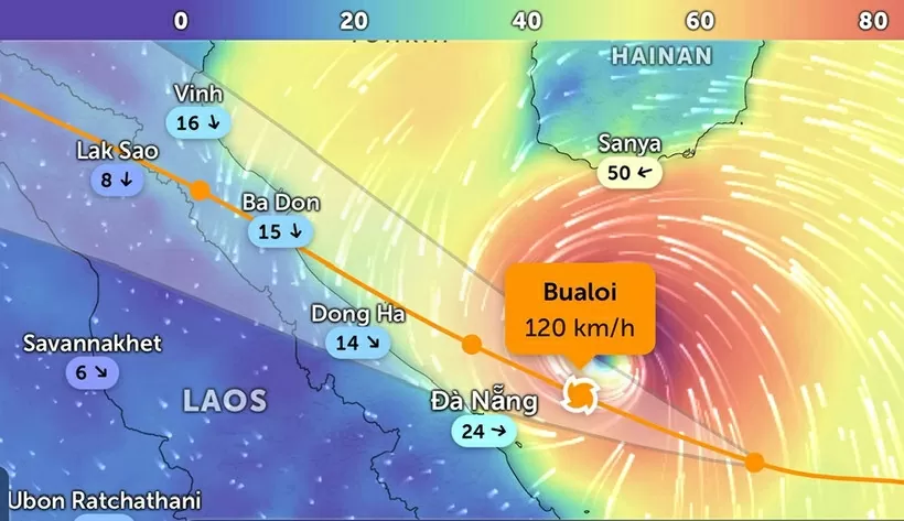 Cập nhật tình hình bão số 10: Di chuyển rất nhanh, gần gấp đôi tốc độ trung bình; 75 nhà ở Huế bị tốc mái