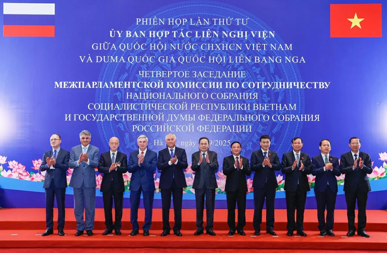 Đoàn đại biểu Việt Nam và Liên bang Nga chụp bức ảnh lưu niệm. (Ảnh: Nguyễn Hải) Đoàn đại biểu Việt Nam và Liên bang Nga chụp bức ảnh lưu niệm. (Ảnh: Nguyễn Hải)