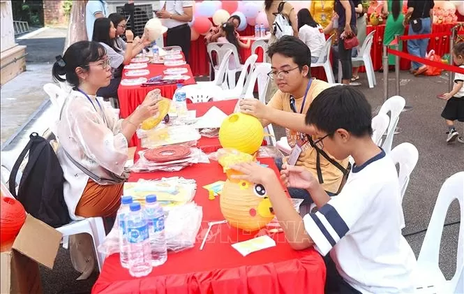 Cộng đồng người Việt vui Tết Trung Thu tại Singapore