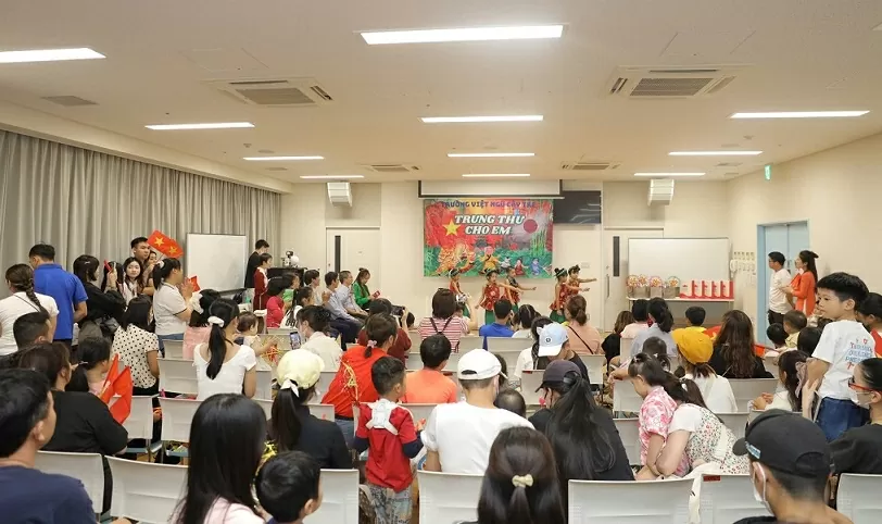 Tết Trung thu tại Trường Việt ngữ Cộng đồng Cây Tre Đầm ấm Tết Trung thu tại Trường Việt ngữ cộng đồng Cây Tre
