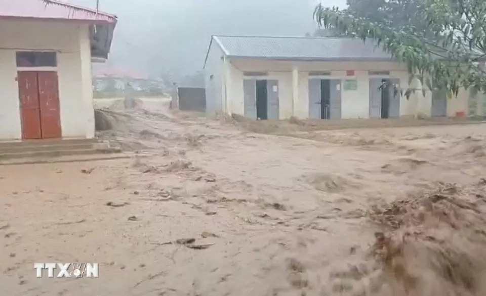 Điện thăm hỏi, thư chia buồn về thiệt hại do cơn bão số 10 gây ra