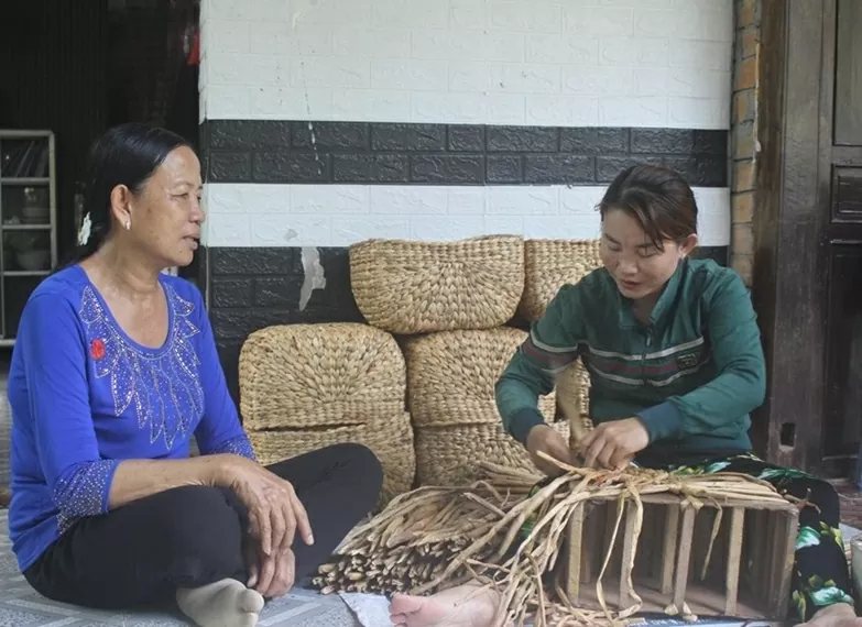 Nhờ được học nghề, nhiều người dân tộc thiểu số ở Cà Mau đã có việc làm và thu nhập ổn định. (Nguồn: QĐND) Nhờ được học nghề, nhiều người dân tộc thiểu số ở Cà Mau đã có việc làm và thu nhập ổn định. (Nguồn: QĐND)