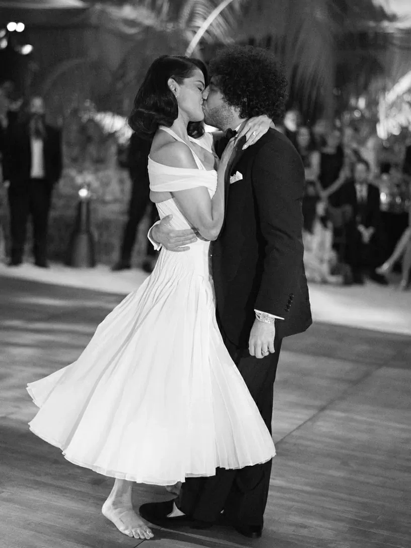 váy cưới Selena Gomez