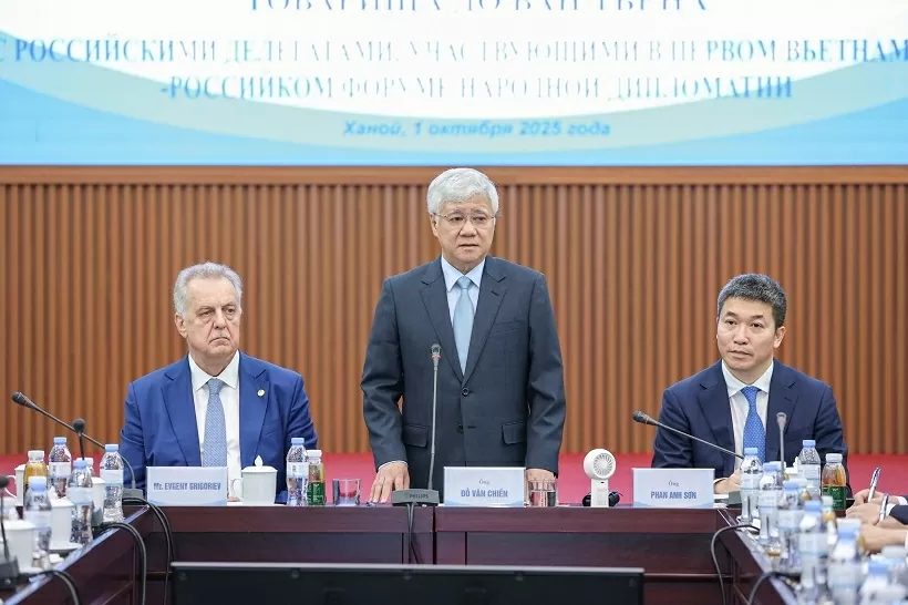 Gặp gỡ đoàn đại biểu Liên bang Nga tham dự Diễn đàn nhân dân Việt-Nga lần thứ nhất