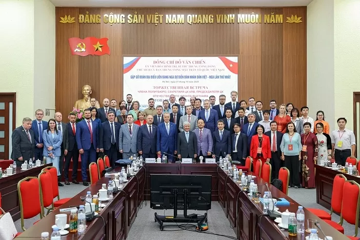 Gặp gỡ đoàn đại biểu Liên bang Nga tham dự Diễn đàn nhân dân Việt-Nga lần thứ nhất