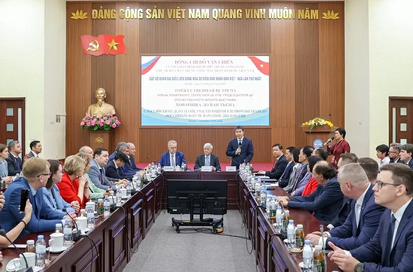 Gặp gỡ đoàn đại biểu Liên bang Nga tham dự Diễn đàn nhân dân Việt-Nga lần thứ nhất