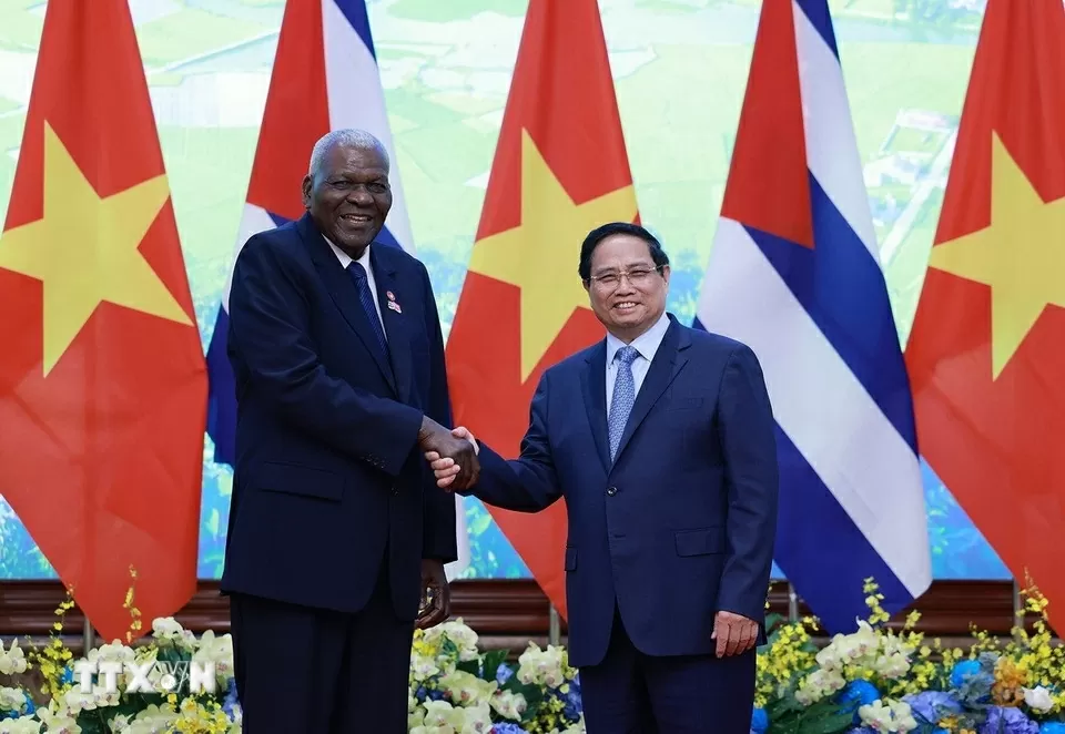 Thủ tướng Chính phủ Phạm Minh Chính nhiệt liệt chào mừng Chủ tịch Quốc hội Esteban Lazo trở lại thăm Việt Nam. (Nguồn: TTXVN) Thủ tướng Chính phủ Phạm Minh Chính nhiệt liệt chào mừng Chủ tịch Quốc hội Esteban Lazo trở lại thăm Việt Nam. (Nguồn: TTXVN)