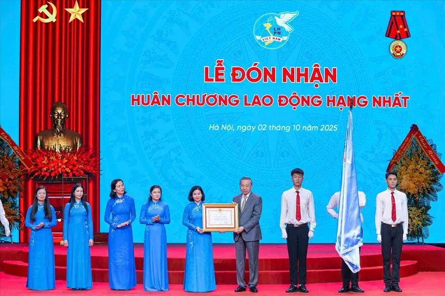 Phụ nữ Việt Nam thời đại mới: Bản lĩnh và tự tin giữa những chuyển đổi lớn của thời đại Phụ nữ Việt Nam thời đại mới: Bản lĩnh và tự tin giữa những chuyển đổi lớn của thời đại