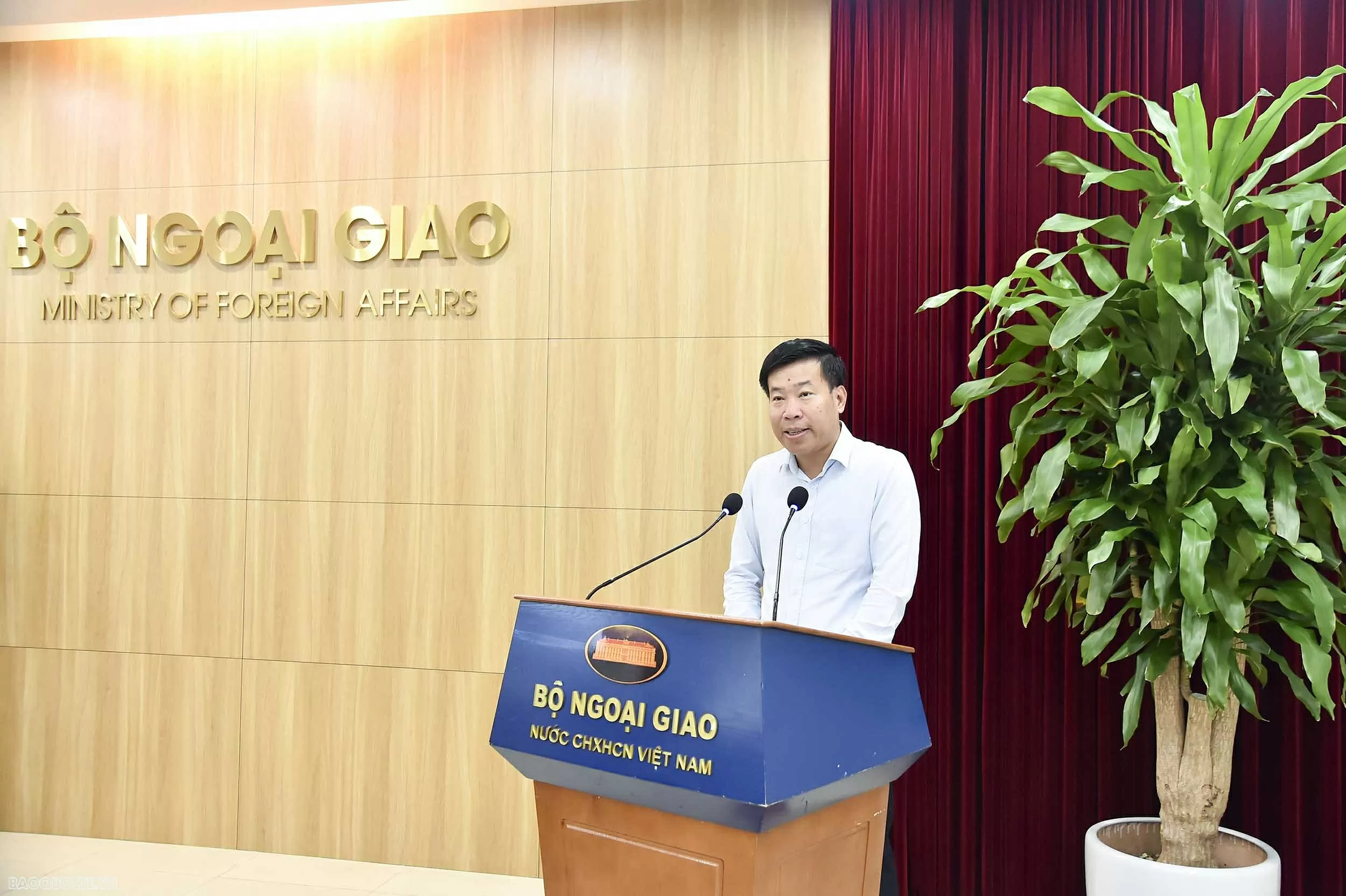 Bộ Ngoại giao phát động quyên góp ủng hộ đồng bào vùng bão số 10