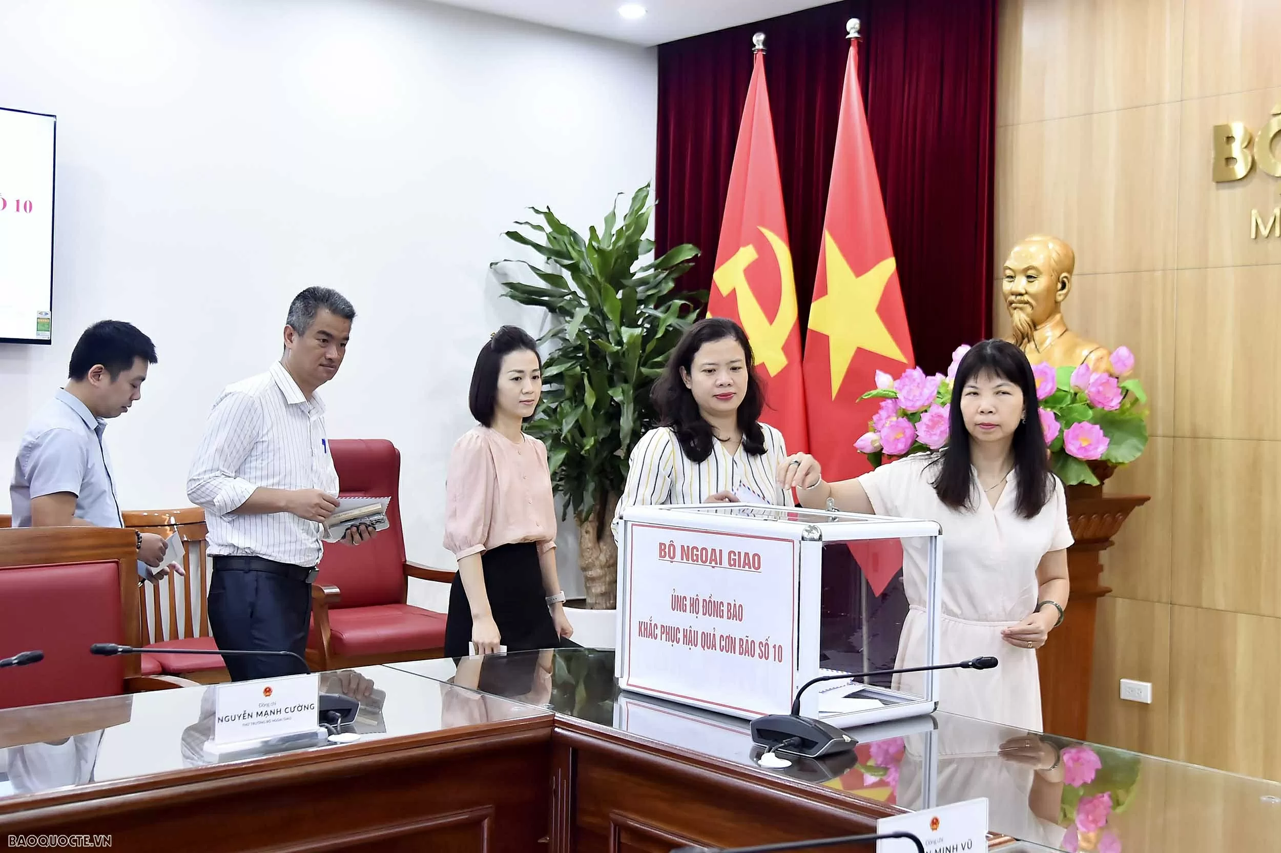 Bộ Ngoại giao phát động quyên góp ủng hộ đồng bào vùng bão số 10