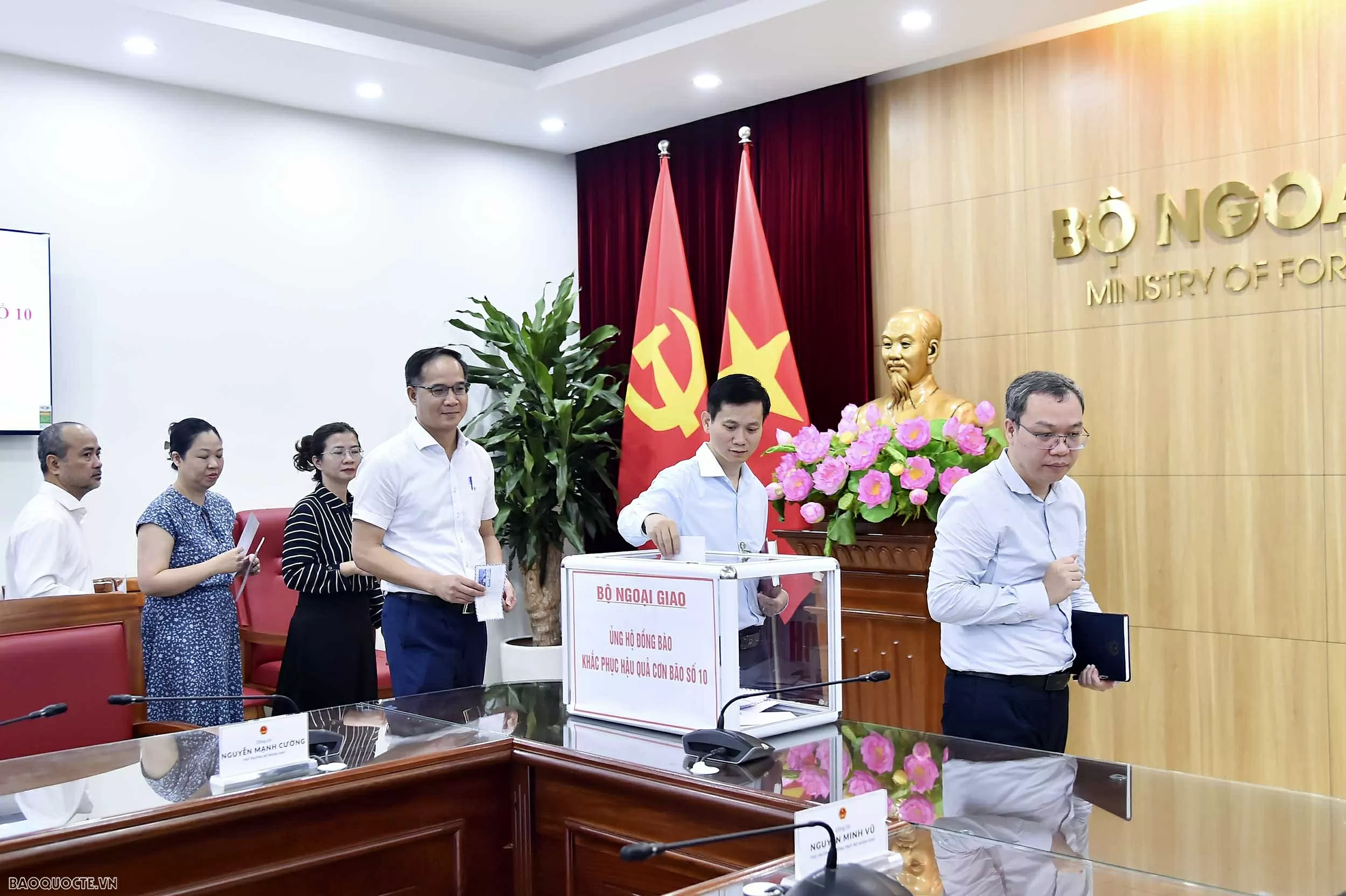 Bộ Ngoại giao phát động quyên góp ủng hộ đồng bào vùng bão số 10