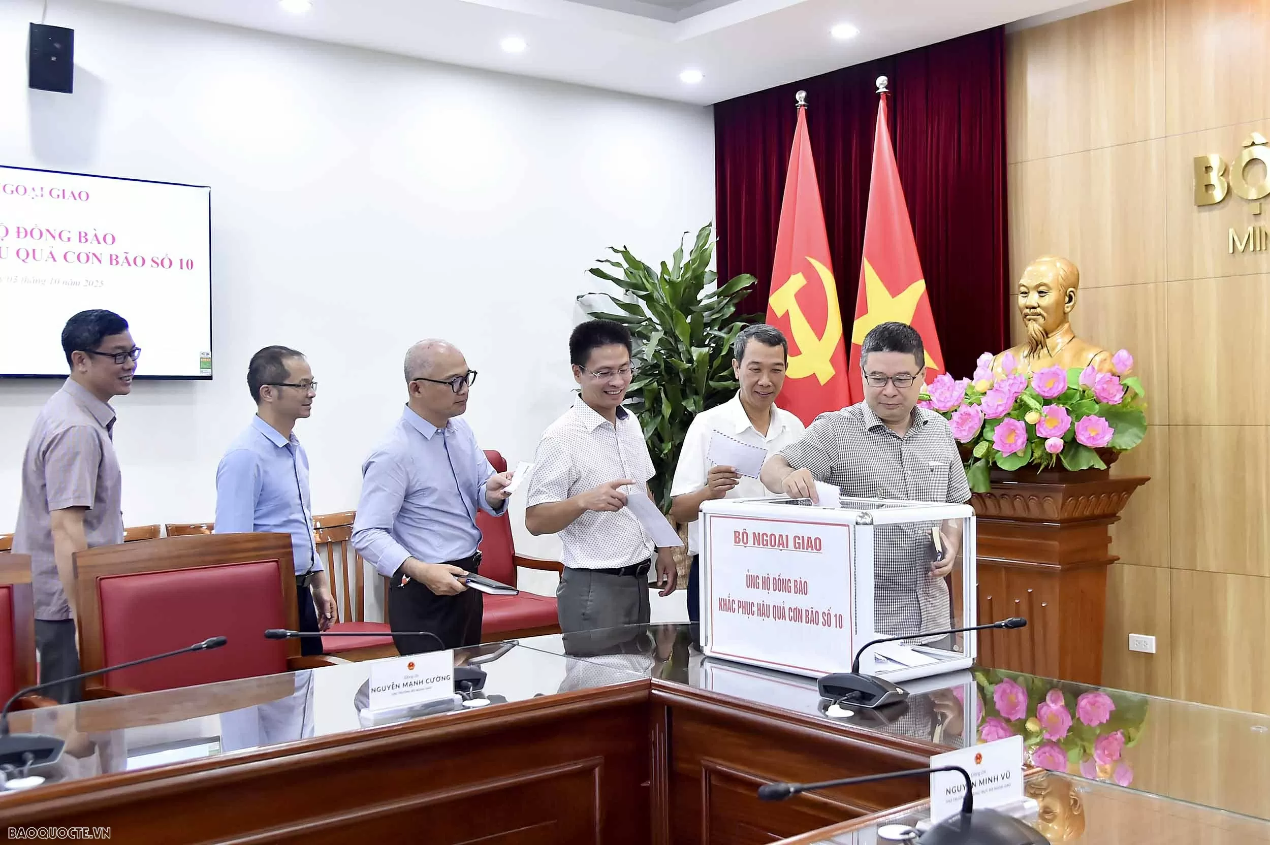 Bộ Ngoại giao phát động quyên góp ủng hộ đồng bào vùng bão số 10