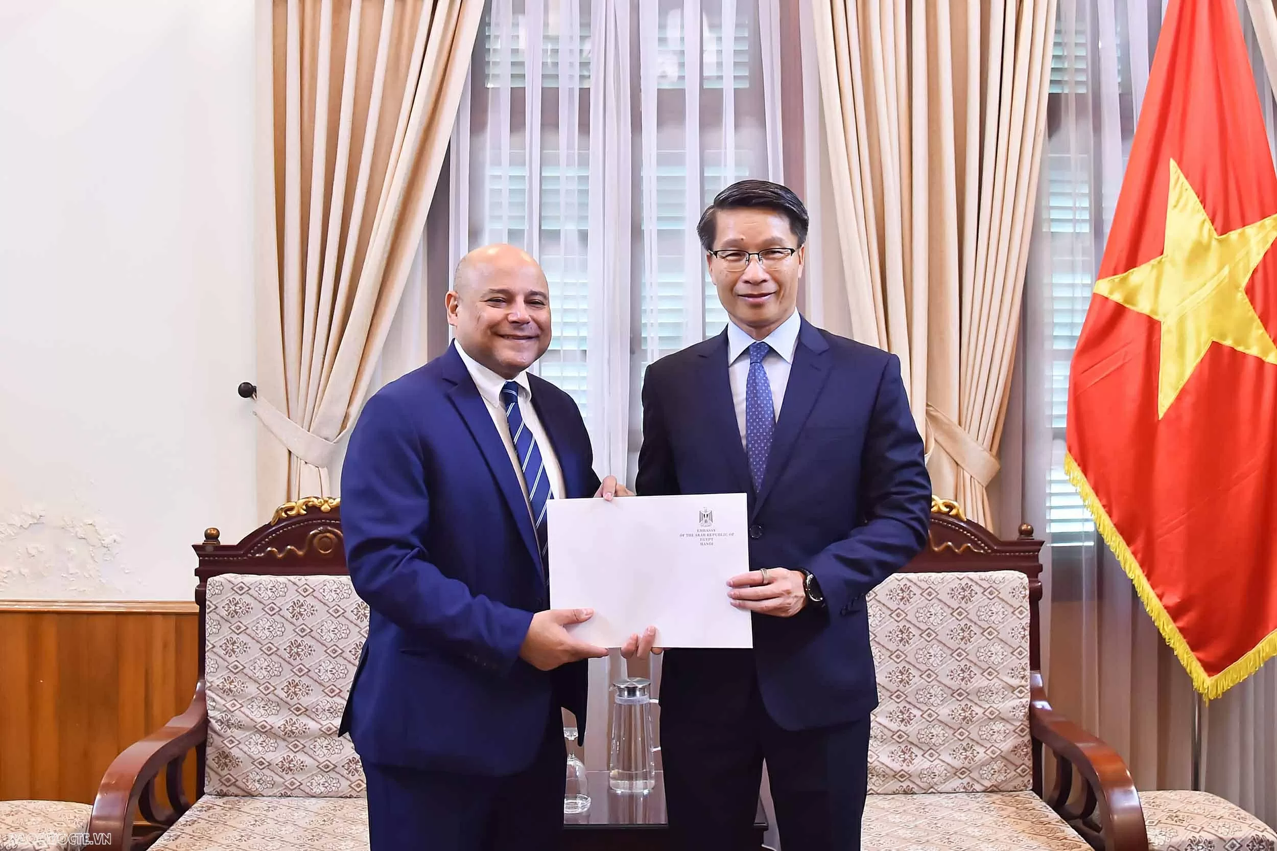 Ministry of Foreign Affairs receives Copy of Credentials from newly appointed Egyptian Ambassador to Vietnam Ministry of Foreign Affairs receives Copy of Credentials from newly appointed Egyptian Ambassador to Vietnam
