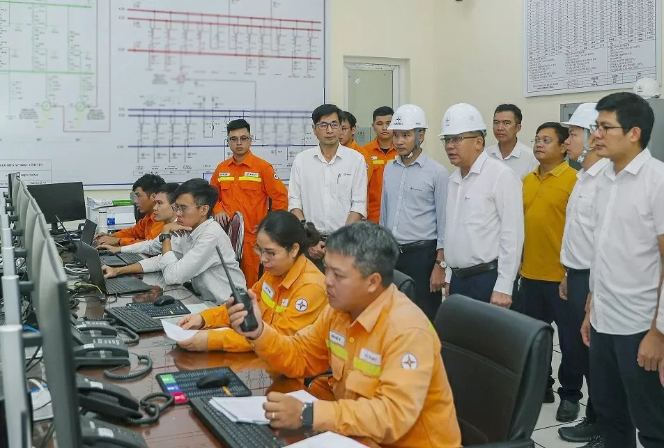 Đóng điện thành công dự án Đường dây 500 kV Lào Cai - Vĩnh Yên, vượt tiến độ 8 tháng Đóng điện thành công dự án Đường dây 500 kV Lào Cai - Vĩnh Yên, vượt tiến độ 8 tháng