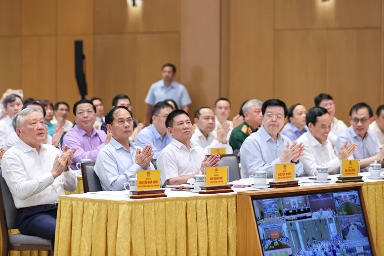 Thủ tướng phát động đợt thi đua cao điểm lập thành tích chào mừng Đại hội XIV của Đảng