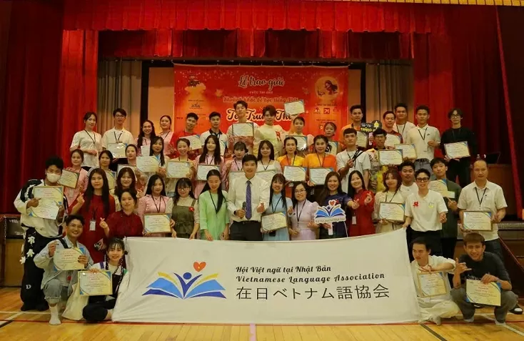 Trao giải cuộc thi ảnh “Khoảnh khắc bé học tiếng Việt” tại Nhật Bản