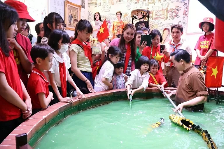 Trung thu sum vầy tại Nhà Triển lãm Việt Nam ở EXPO 2025