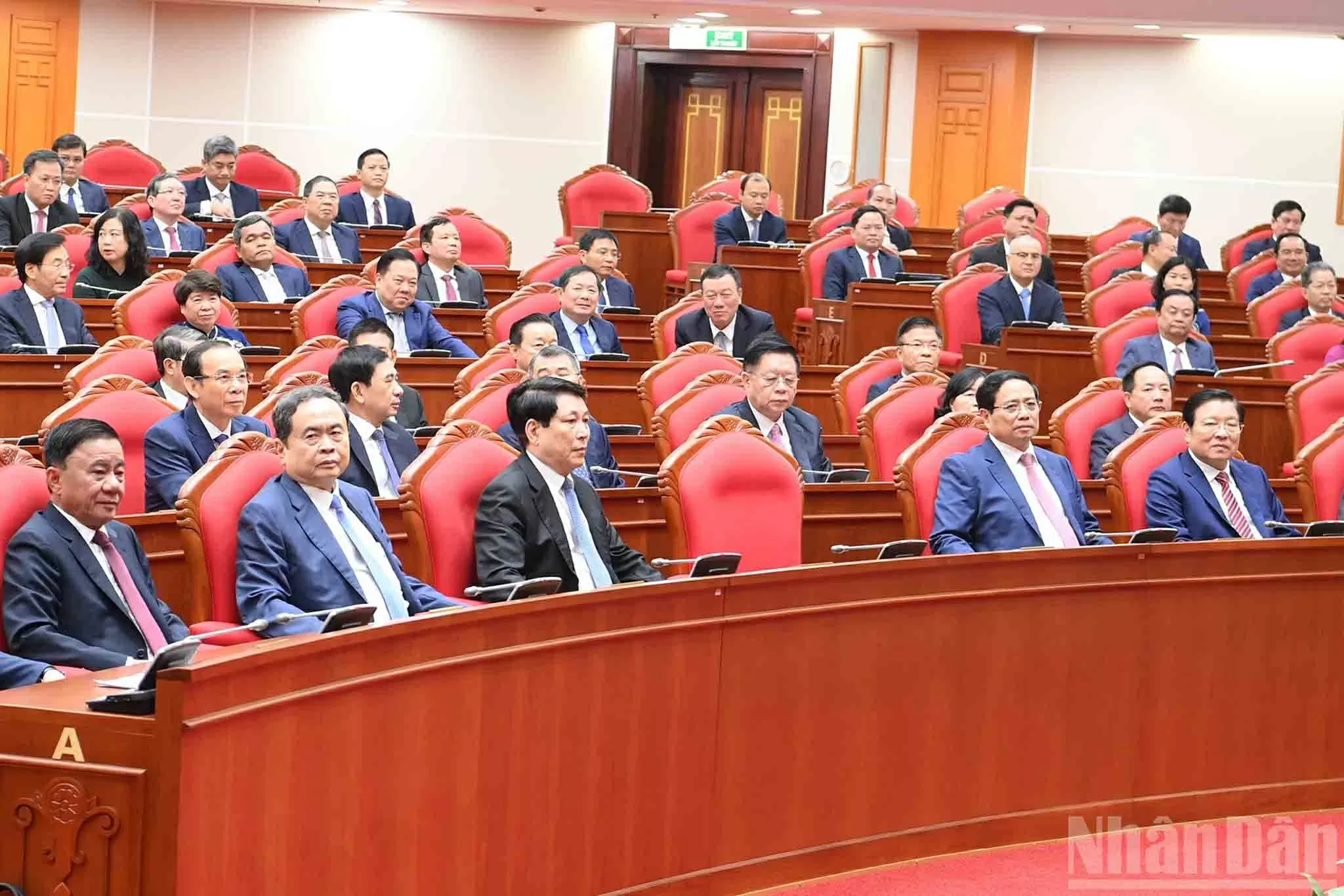 Các đồng chí lãnh đạo Đảng, Nhà nước và các đại biểu tham dự phiên bế mạc Hội nghị. (Nguồn: Báo Nhân dân)