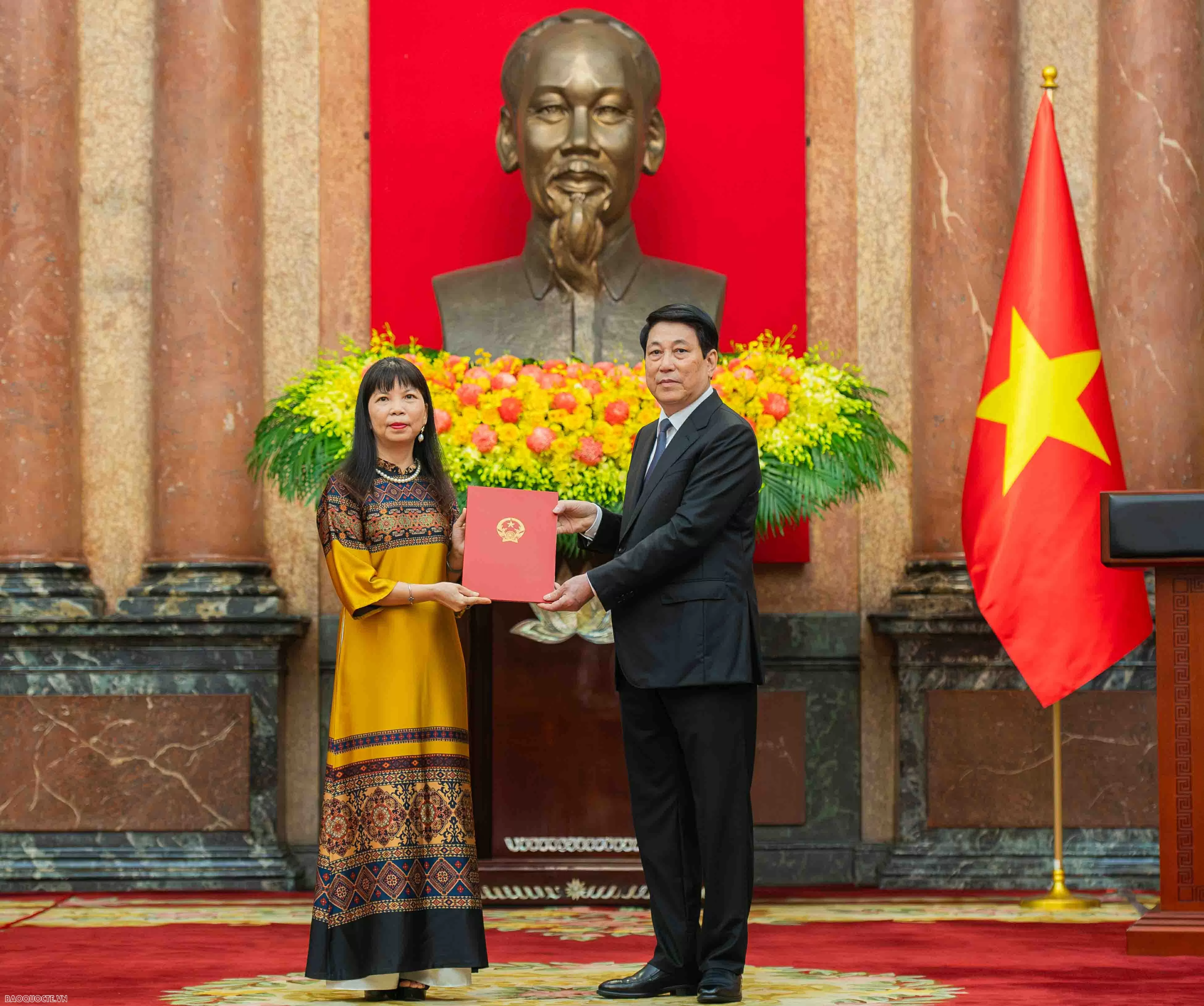 Chủ tịch nước Lương Cường trao quyết định phong hàm Đại sứ và bổ nhiệm Đại Chủ tịch nước Lương Cường trao quyết định phong hàm và bổ nhiệm Đại sứ