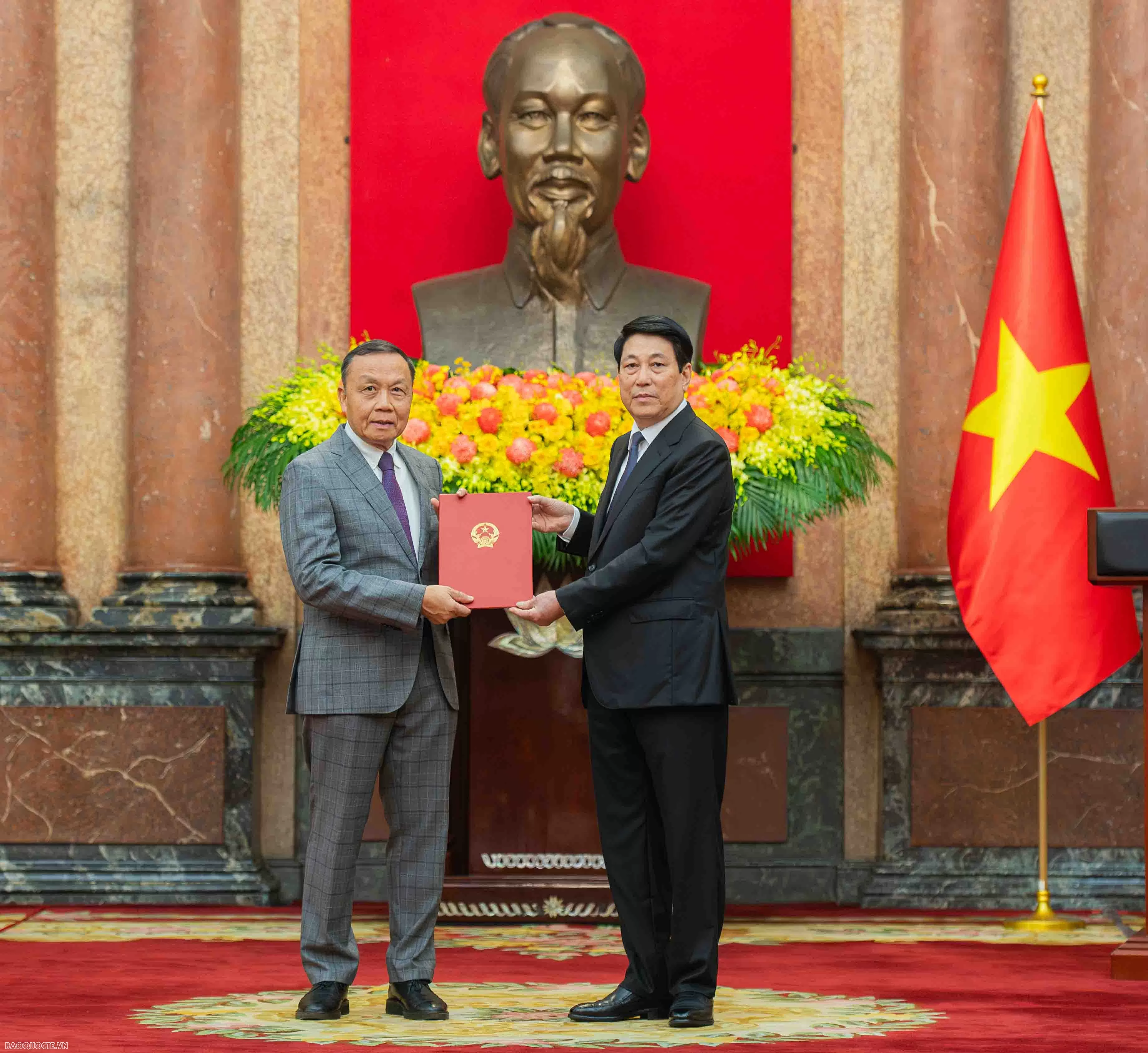 Chủ tịch nước Lương Cường trao quyết định phong hàm Đại sứ và bổ nhiệm Đại Chủ tịch nước Lương Cường trao quyết định phong hàm và bổ nhiệm Đại sứ