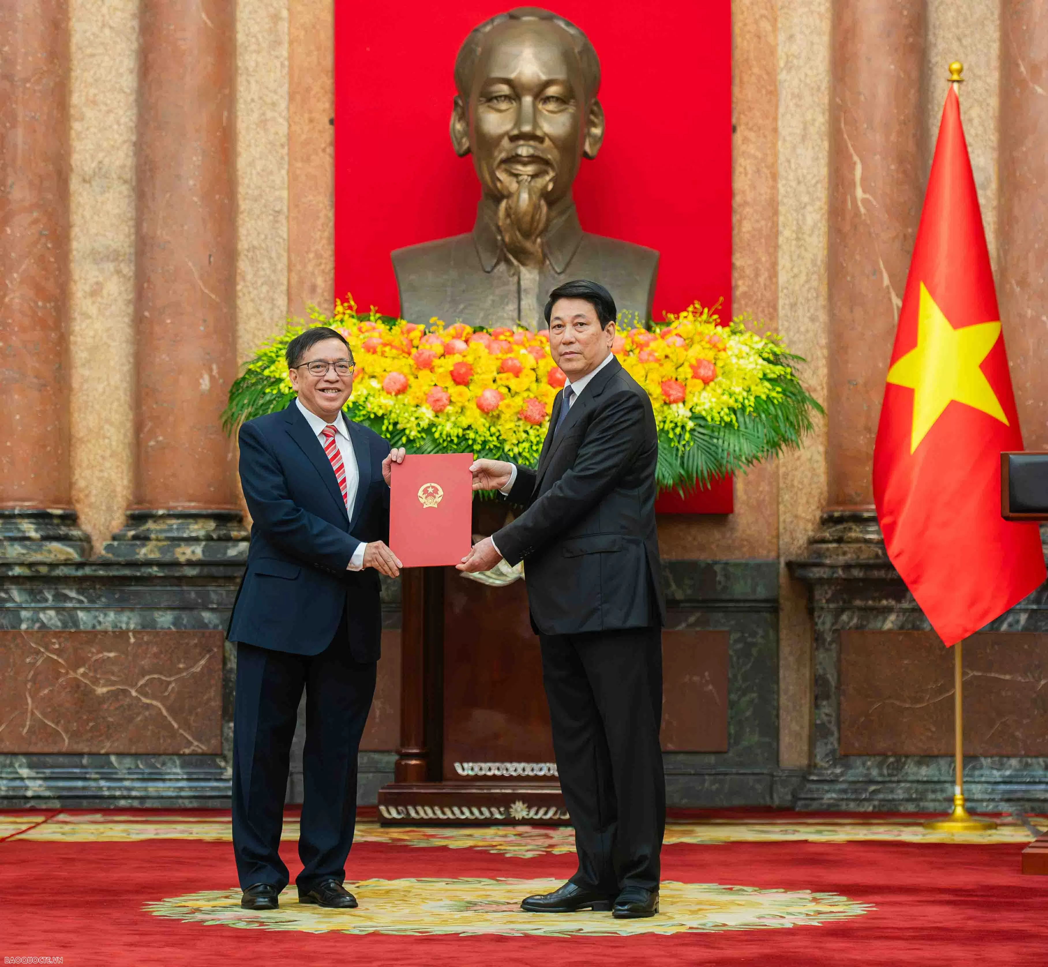 Chủ tịch nước Lương Cường trao quyết định phong hàm Đại sứ và bổ nhiệm Đại Chủ tịch nước Lương Cường trao quyết định phong hàm và bổ nhiệm Đại sứ