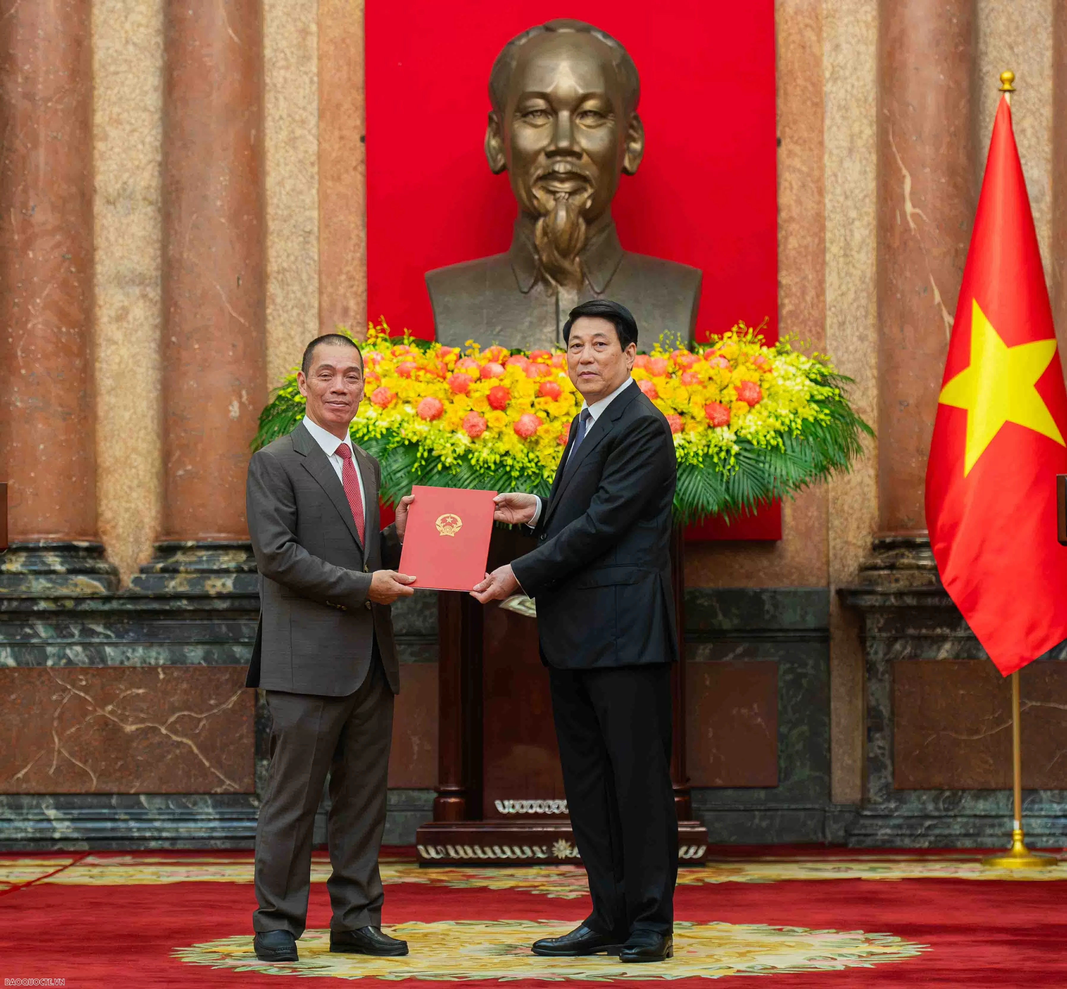 Chủ tịch nước Lương Cường trao quyết định phong hàm Đại sứ và bổ nhiệm Đại Chủ tịch nước Lương Cường trao quyết định phong hàm và bổ nhiệm Đại sứ