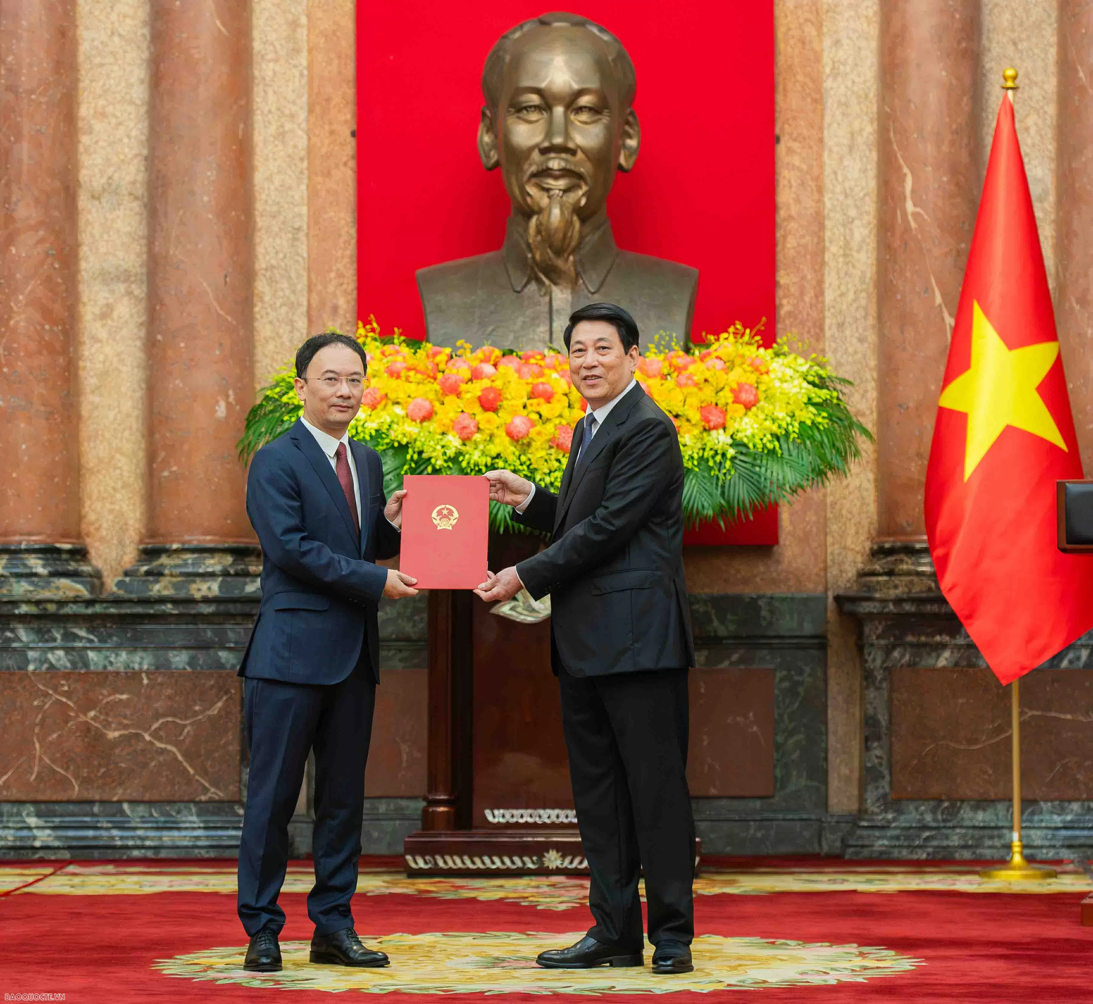Chủ tịch nước Lương Cường trao quyết định phong hàm Đại sứ và bổ nhiệm Đại Chủ tịch nước Lương Cường trao quyết định phong hàm và bổ nhiệm Đại sứ