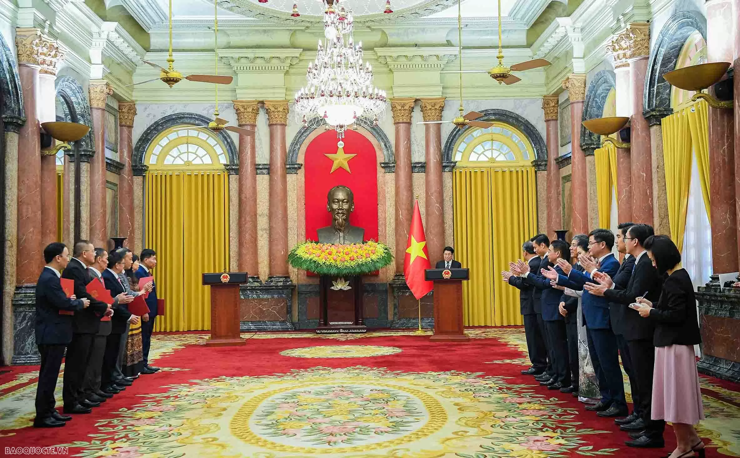Chủ tịch nước Lương Cường trao quyết định phong hàm Đại sứ và bổ nhiệm Đại Chủ tịch nước Lương Cường trao quyết định phong hàm và bổ nhiệm Đại sứ