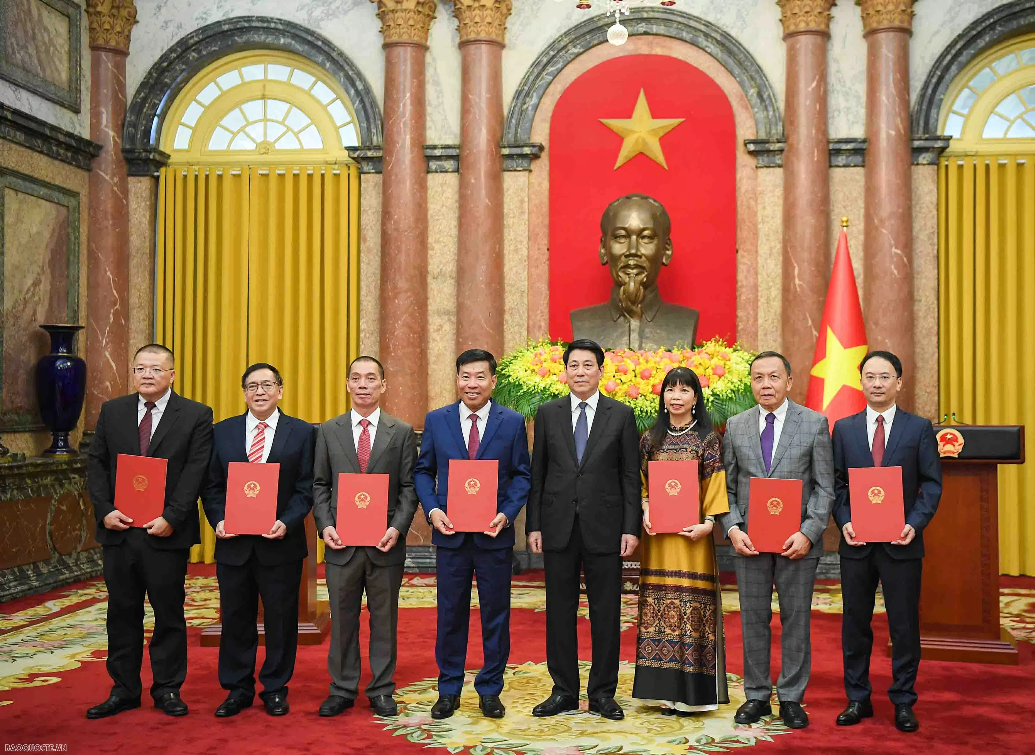 Chủ tịch nước Lương Cường trao quyết định phong hàm Đại sứ và bổ nhiệm Đại Chủ tịch nước Lương Cường trao quyết định phong hàm và bổ nhiệm Đại sứ