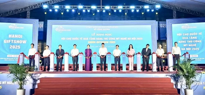 Khai mạc Hội chợ quốc tế Quà tặng hàng thủ công mỹ nghệ Hà Nội 2025