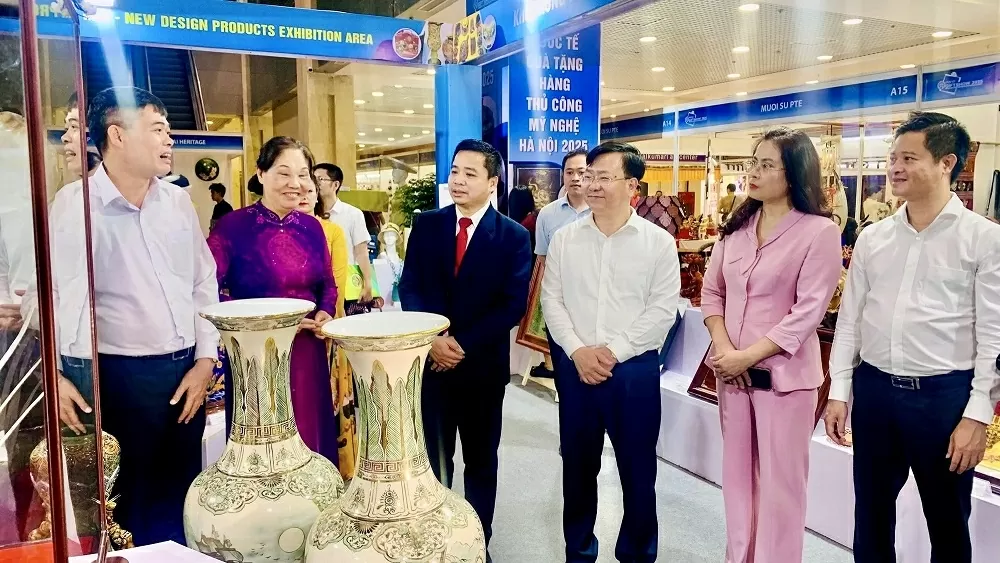 Khai mạc Hội chợ quốc tế Quà tặng hàng thủ công mỹ nghệ Hà Nội 2025 Khai mạc Hội chợ quốc tế Quà tặng hàng thủ công mỹ nghệ Hà Nội 2025