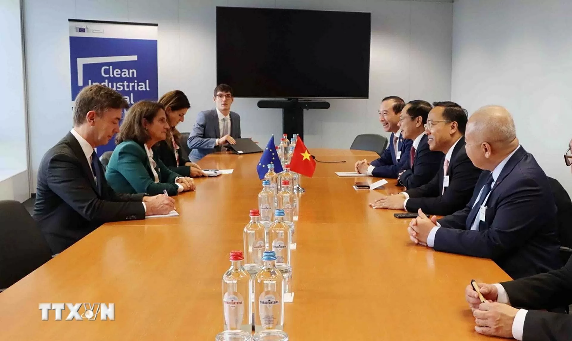 Deputy PM Bui Thanh Son attends the high-level discussion at the 2nd Global Gateway Forum in Brussels Deputy PM Bui Thanh Son attends the high-level discussion at the 2nd Global Gateway Forum in Brussels
