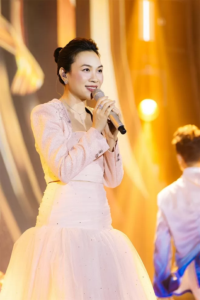 Mỹ Tâm, Hồ Ngọc Hà và các Sao Việt ủng hộ Thái Nguyên