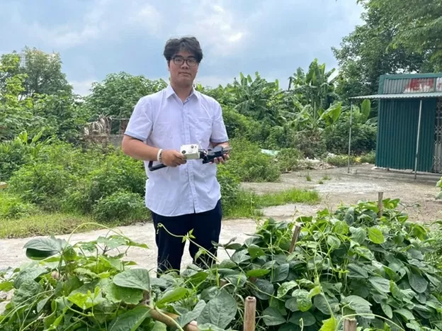 Smart moisture measuring shovel: A weather assistant for farmers