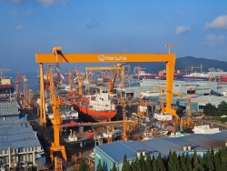 Korea, China split global ship orders in September amid decline in contracts