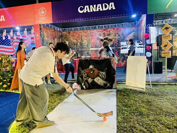 Sắc màu thế giới hội tụ giữa lòng Hoàng thành Thăng Long