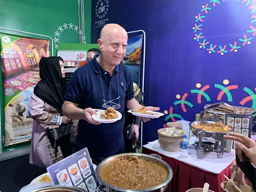 Sắc màu thế giới hội tụ giữa lòng Hoàng thành Thăng Long Sắc màu thế giới hội tụ giữa lòng Hoàng thành Thăng Long