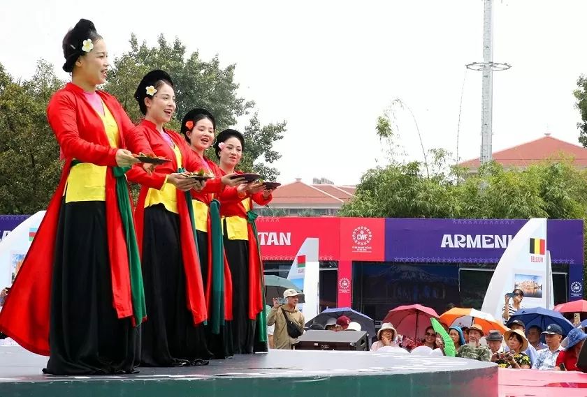 Sắc màu thế giới hội tụ giữa lòng Hoàng thành Thăng Long