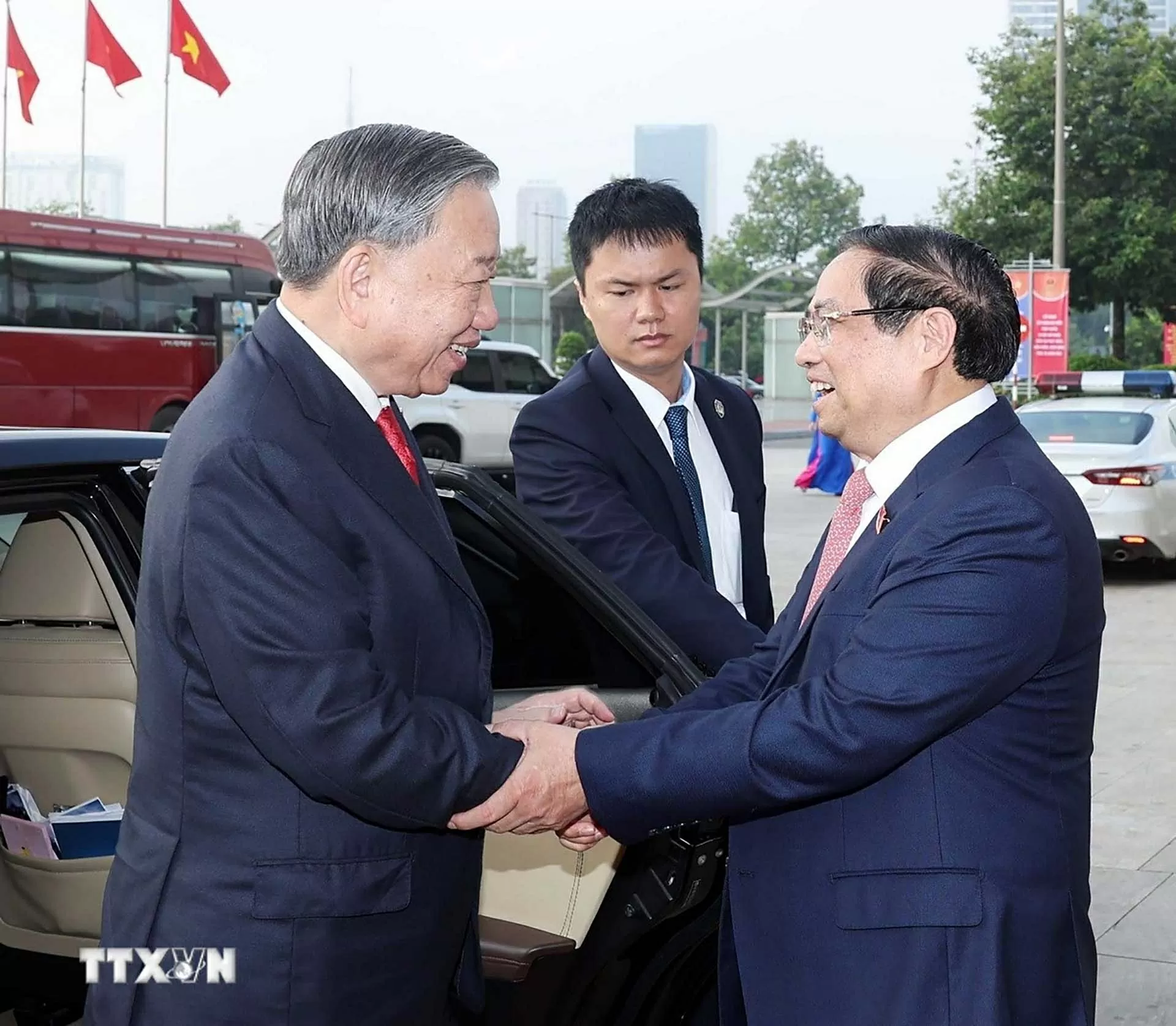 Thủ tướng Phạm Minh Chính đón Tổng Bí thư Tô Lâm đến dự đại hội. (Nguồn: TTXVN) Thủ tướng Phạm Minh Chính đón Tổng Bí thư Tô Lâm đến dự đại hội. (Nguồn: TTXVN)