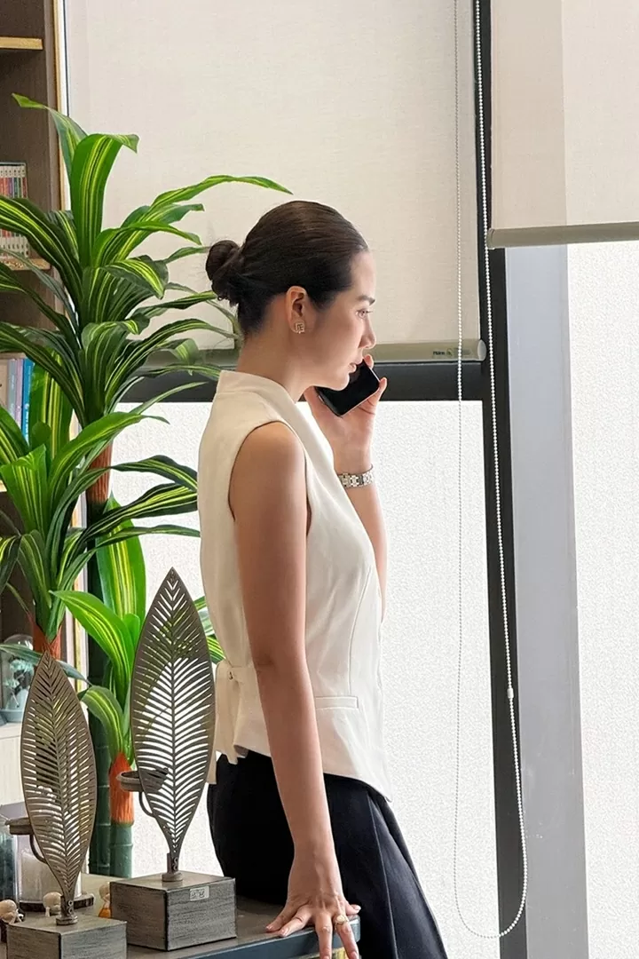 Phim Cách em 1 millimet: Hình ảnh Phan Minh Huyền hoá thân vai nữ tổng tài xinh đẹp