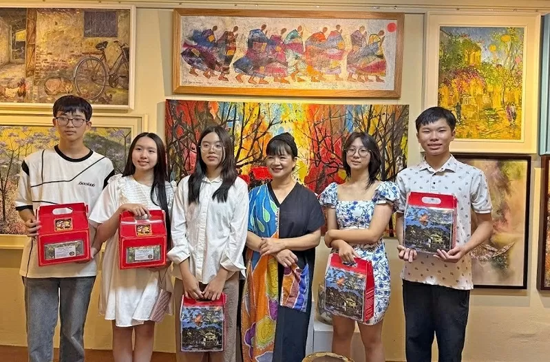 'Mộng sắc'- Tình yêu thiên nhiên, đất nước qua lăng kính của nhóm bạn trẻ yêu hội họa