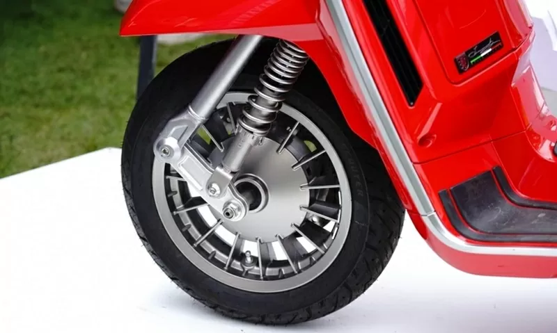 X125 nổi bật với hệ thống giảm xóc lò xo đôi ở bánh trước. X125 nổi bật với hệ thống giảm xóc lò xo đôi ở bánh trước.