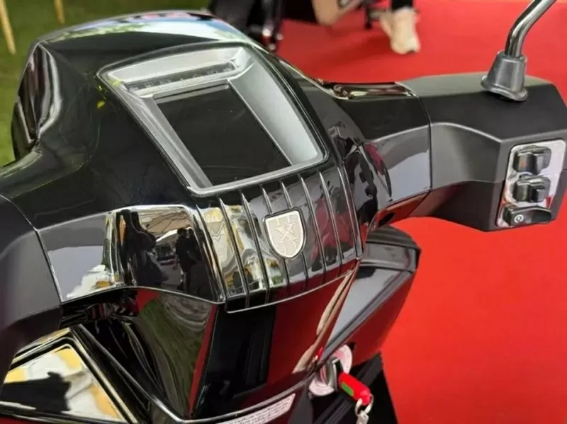 Toàn bộ hệ thống chiếu sáng trên Lambretta X125 sử dụng công nghệ LED. Toàn bộ hệ thống chiếu sáng trên Lambretta X125 sử dụng công nghệ LED.