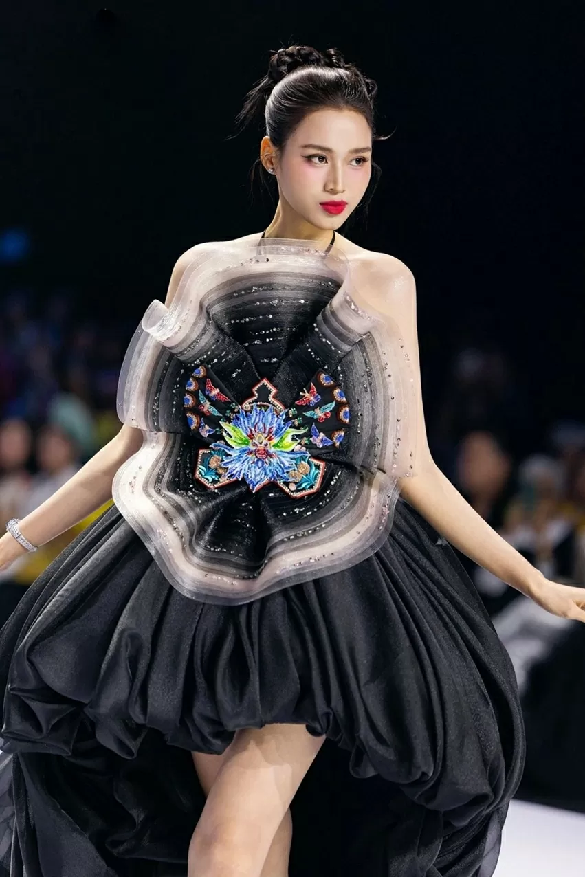 Thời trang sang chảnh của Hoa hậu Đỗ Thị Hà trước kết hôn Thời trang sang chảnh của Hoa hậu Đỗ Thị Hà trước kết hôn