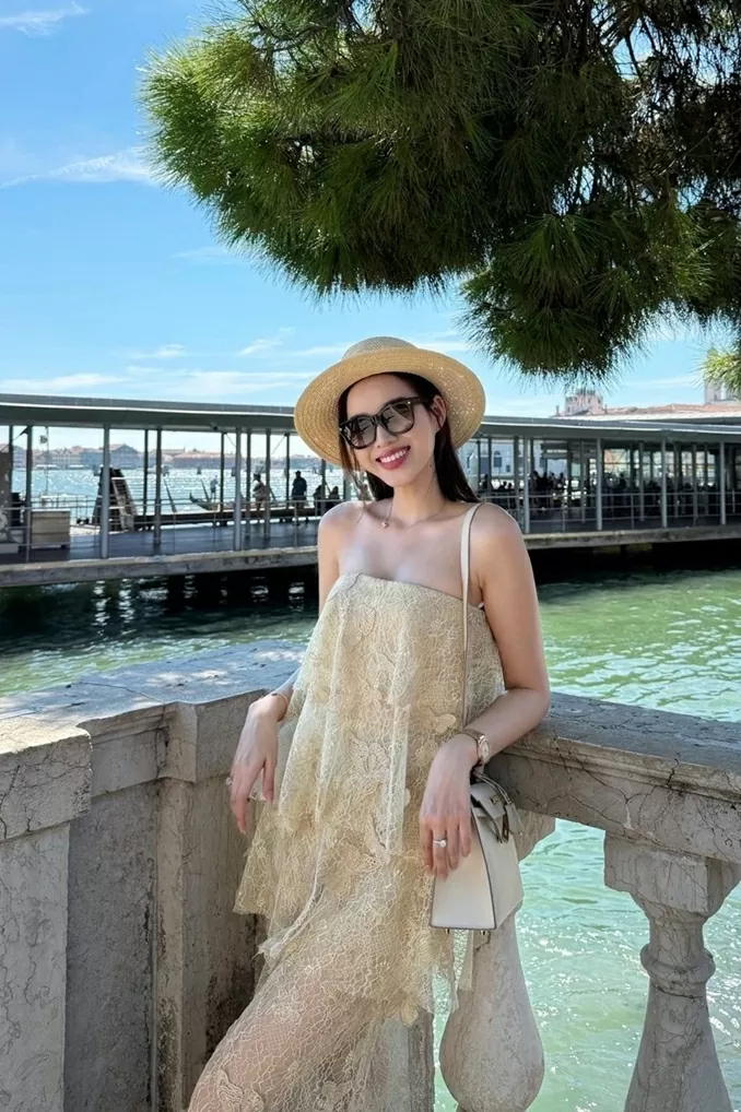 Thời trang sang chảnh của Hoa hậu Đỗ Thị Hà trước kết hôn Thời trang sang chảnh của Hoa hậu Đỗ Thị Hà trước kết hôn